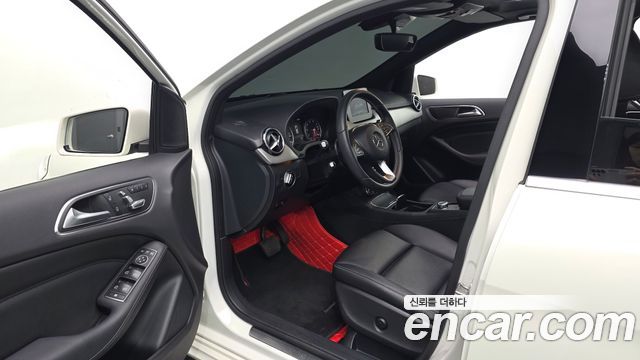 Mercedes-Benz B-Class 2018 — photo 13