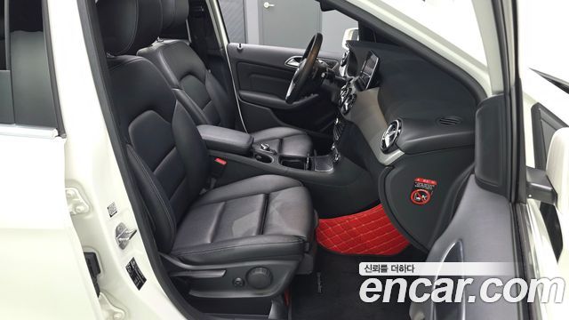 Mercedes-Benz B-Class 2018 — photo 18