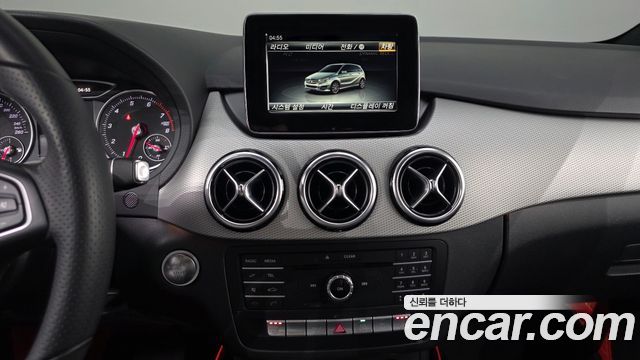 Mercedes-Benz B-Class 2018 — photo 22