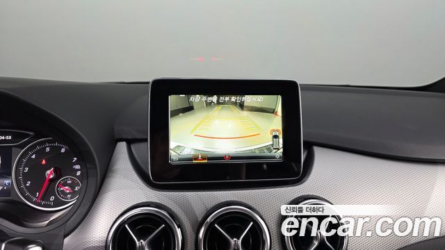 Mercedes-Benz B-Class 2018 — photo 23