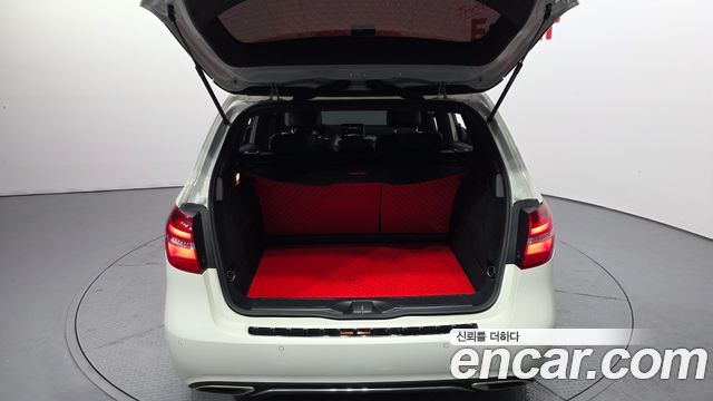 Mercedes-Benz B-Class 2018 — photo 26