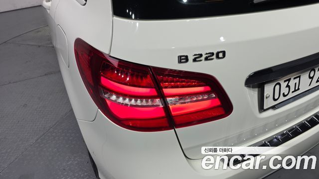 Mercedes-Benz B-Class 2018 — photo 9