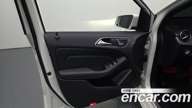 Mercedes-Benz B-Class 2018 — photo 14