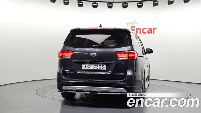 Kia Canival 2018 — photo 4