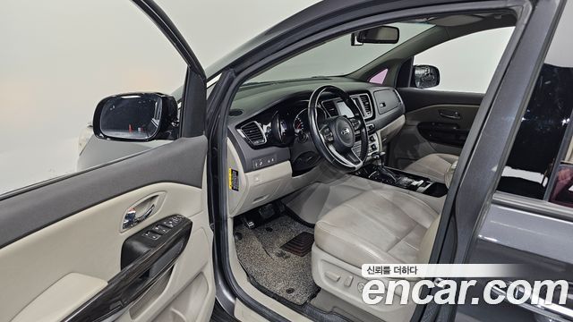 Kia Canival 2018 — photo 13