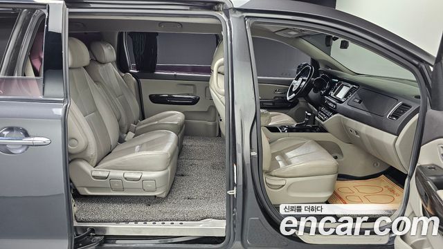 Kia Canival 2018 — photo 17