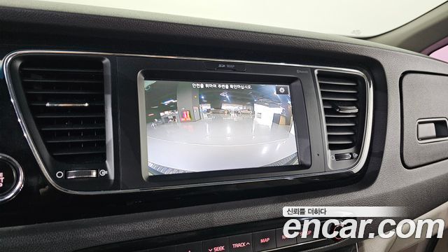Kia Canival 2018 — photo 22