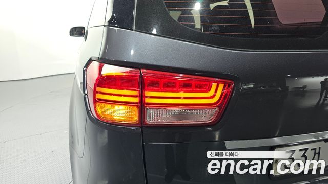 Kia Canival 2018 — photo 9