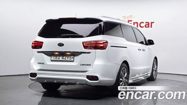 Kia Canival 2019 — photo 2