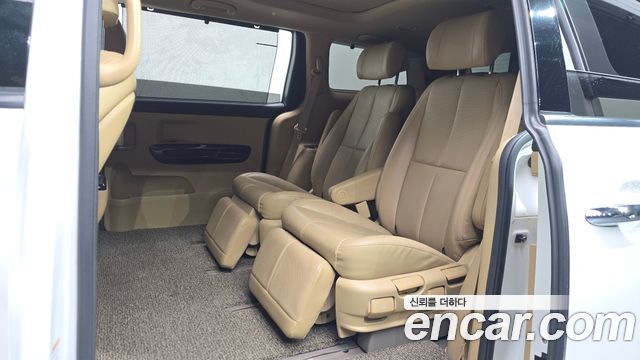 Kia Canival 2019 — photo 17