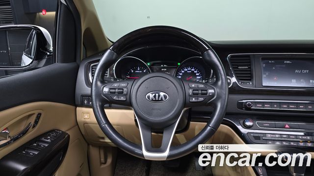 Kia Canival 2019 — photo 18