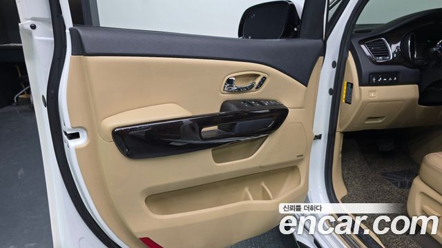Kia Canival 2019 — photo 14