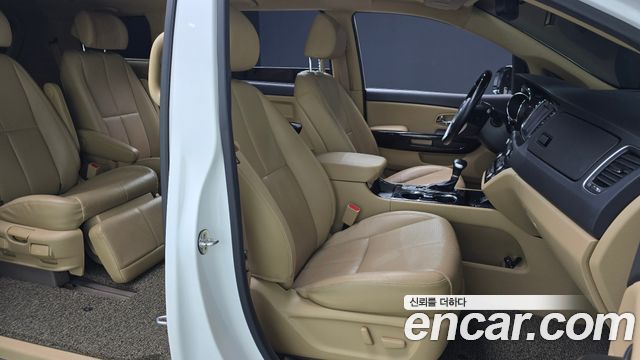 Kia Canival 2019 — photo 16