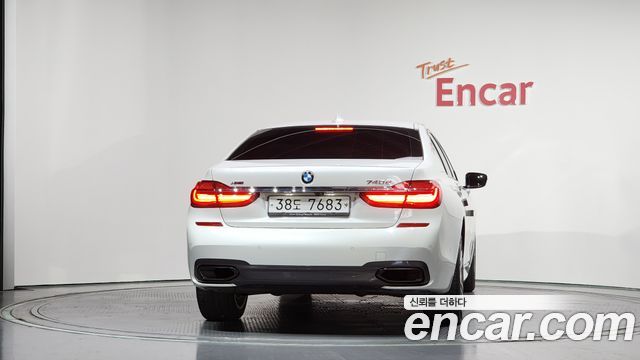 BMW 7-Series 2018 — photo 4