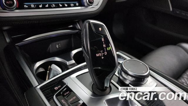 BMW 7-Series 2018 — photo 9