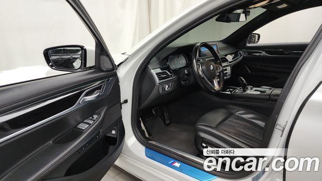 BMW 7-Series 2018 — photo 10
