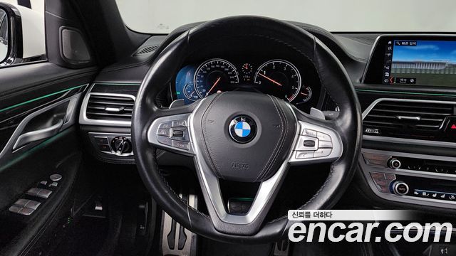 BMW 7-Series 2018 — photo 13