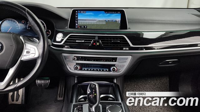 BMW 7-Series 2018 — photo 14