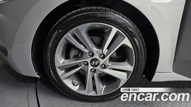 Hyundai AVANTE 2016 — photo 5