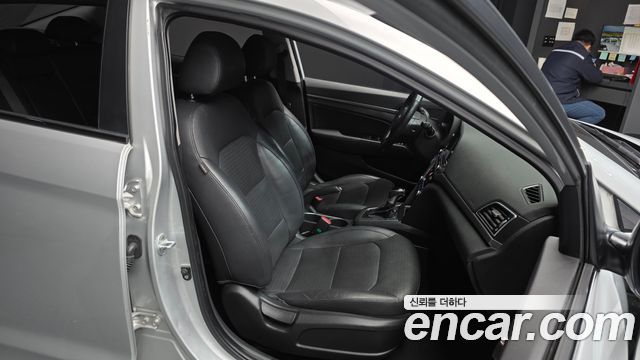 Hyundai AVANTE 2016 — photo 12