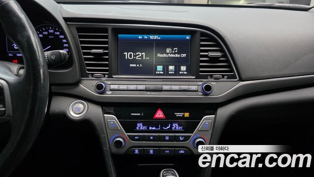 Hyundai AVANTE 2016 — photo 18