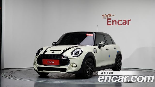 Mini Cooper 2019 — photo 1