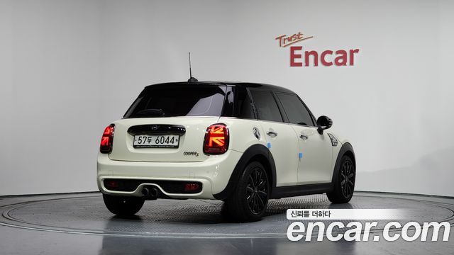 Mini Cooper 2019 — photo 2
