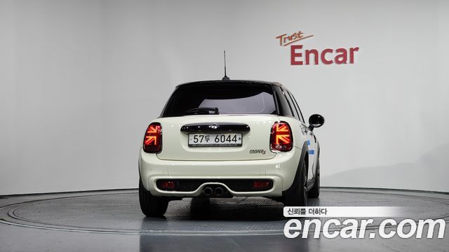 Mini Cooper 2019 — photo 4