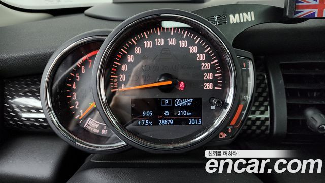 Mini Cooper 2019 — photo 11