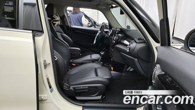 Mini Cooper 2019 — photo 17
