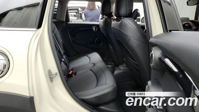 Mini Cooper 2019 — photo 18