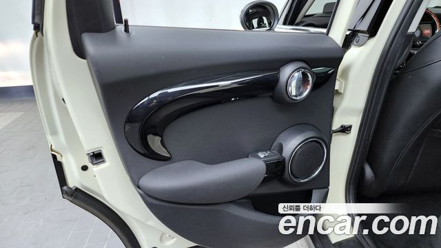 Mini Cooper 2019 — photo 15