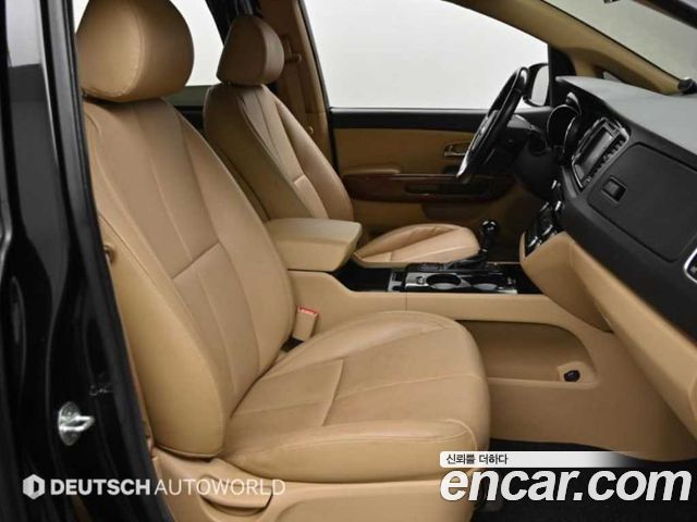 Kia Canival 2016 — photo 10