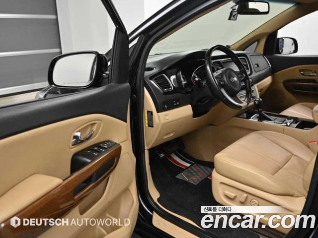 Kia Canival 2016 — photo 11