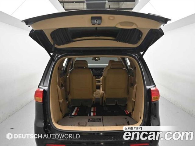 Kia Canival 2016 — photo 19
