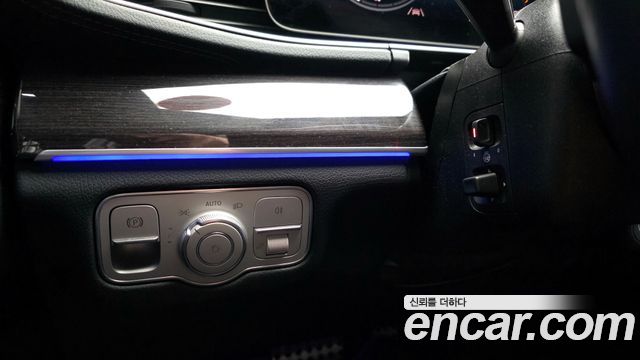 Mercedes-Benz GLE-Class 2021 — photo 27