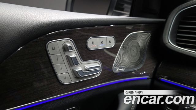 Mercedes-Benz GLE-Class 2021 — photo 28