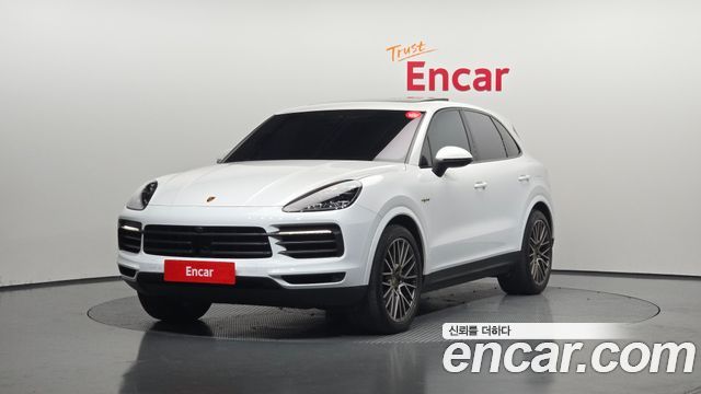 Porsche Cayenne 2023 — photo 1