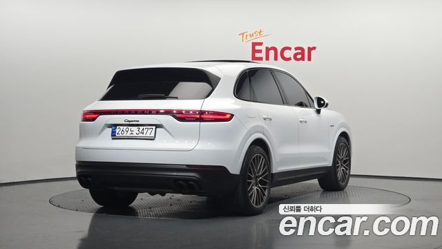 Porsche Cayenne 2023 — photo 2