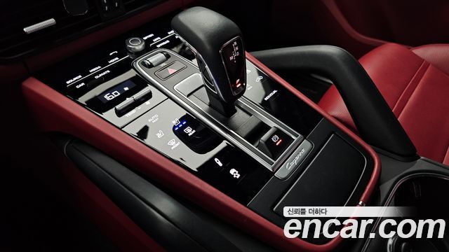 Porsche Cayenne 2023 — photo 12