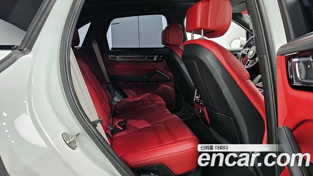 Porsche Cayenne 2023 — photo 17