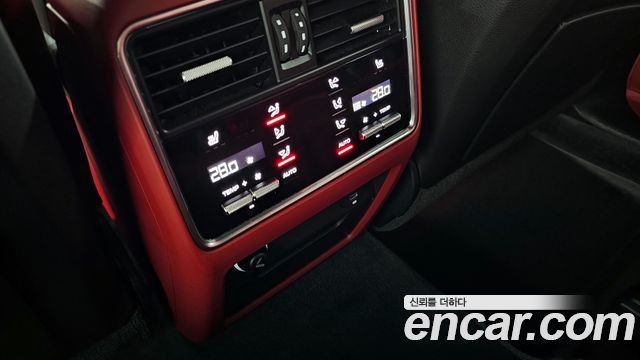 Porsche Cayenne 2023 — photo 23