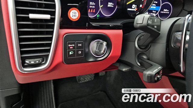 Porsche Cayenne 2023 — photo 24