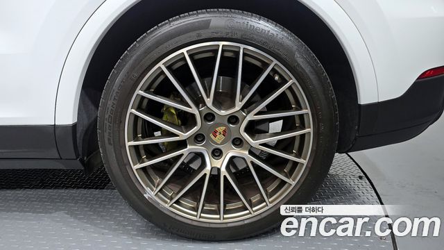 Porsche Cayenne 2023 — photo 7