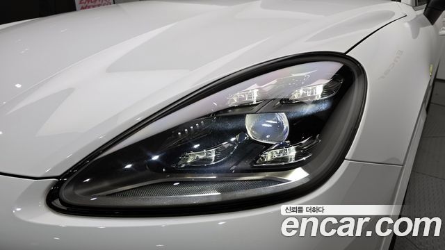 Porsche Cayenne 2023 — photo 8