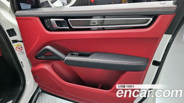Porsche Cayenne 2023 — photo 15