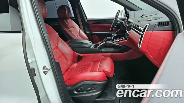 Porsche Cayenne 2023 — photo 16