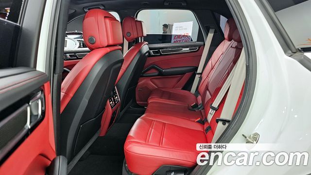 Porsche Cayenne 2023 — photo 32