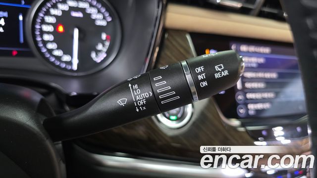 Cadillac XT6 2021 — photo 28