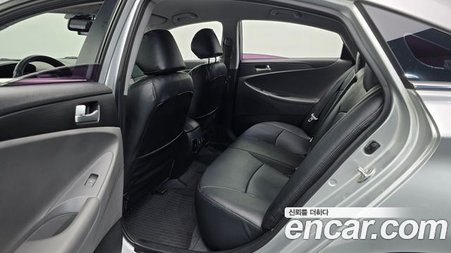 Hyundai Sonata 2013 — photo 17